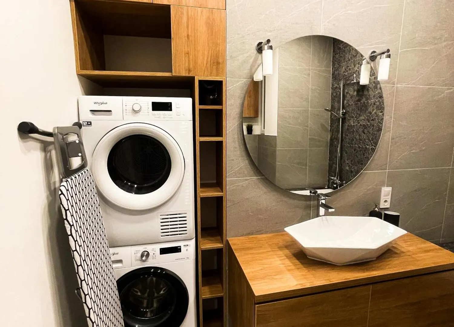 Apartment City Center 2, Cozy And Modern 2Br In The City Center Budapest