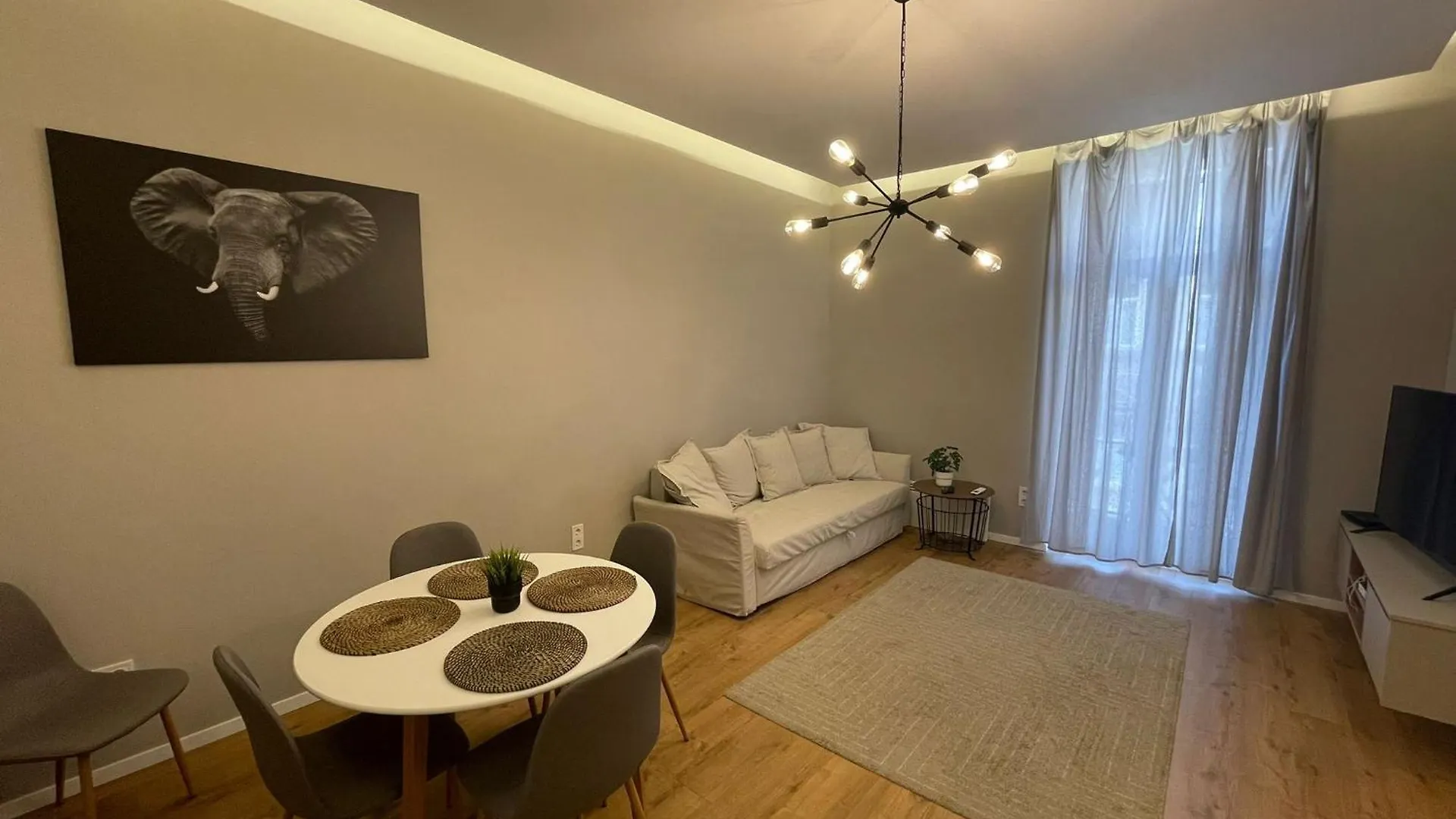 City Center 2, Cozy And Modern 2Br In The City Center Budapest